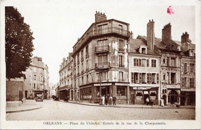 La place du Châtelet : carte postale (s.d.). Editeur : Louis Lenormand. Cote 2Fi691. Archives municipales d'Orléans.