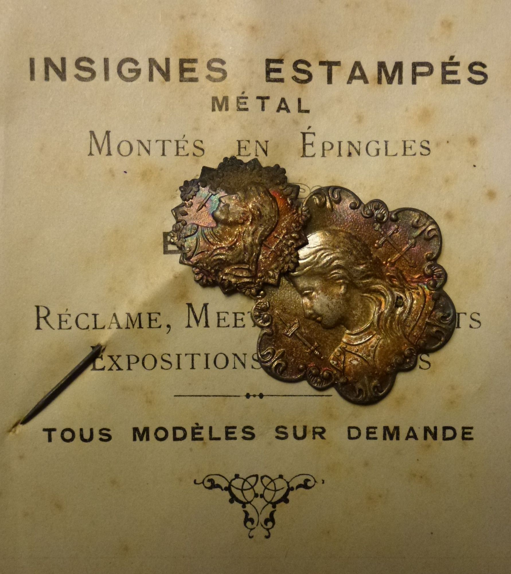 Quand Jeanne d'Arc était épinglée au veston des paroissiens...