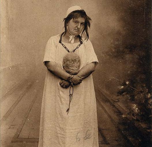 La pierre des bavardes