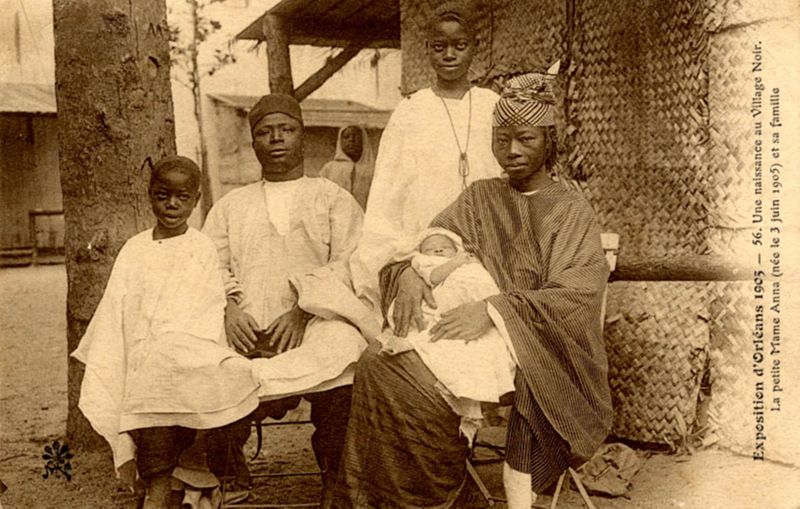 Exposition d'Orléans 1905 - Une naissance au village noir. La petite Mame Anna (AMO, 2Fi1183)