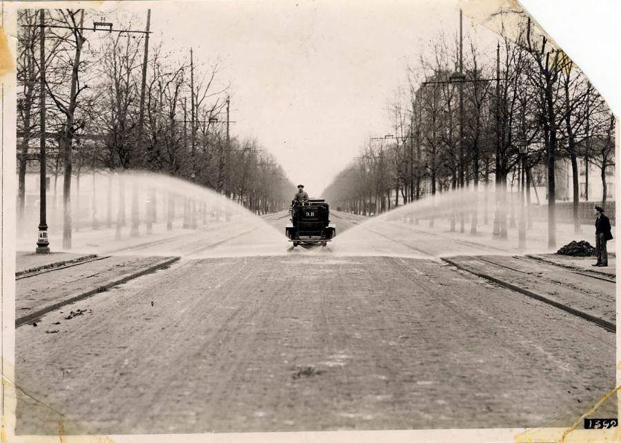 Où passe cette arroseuse municipale ?