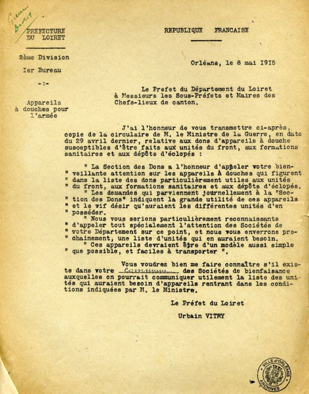 Lettre circulaire du Préfet du Loiret aux Maires relative aux dons d'appareils à douche pour les unités au front, 8 mai 1915 (4H45)