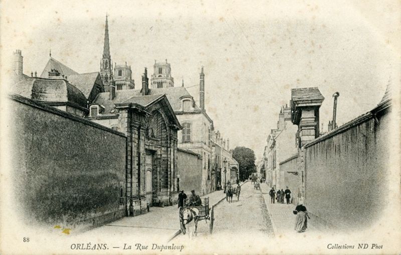 Rue Dupanloup : à droite, l’entrée du Grand Séminaire