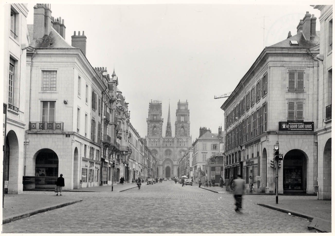 Autour de la cathédrale Sainte-Croix d'Orléans