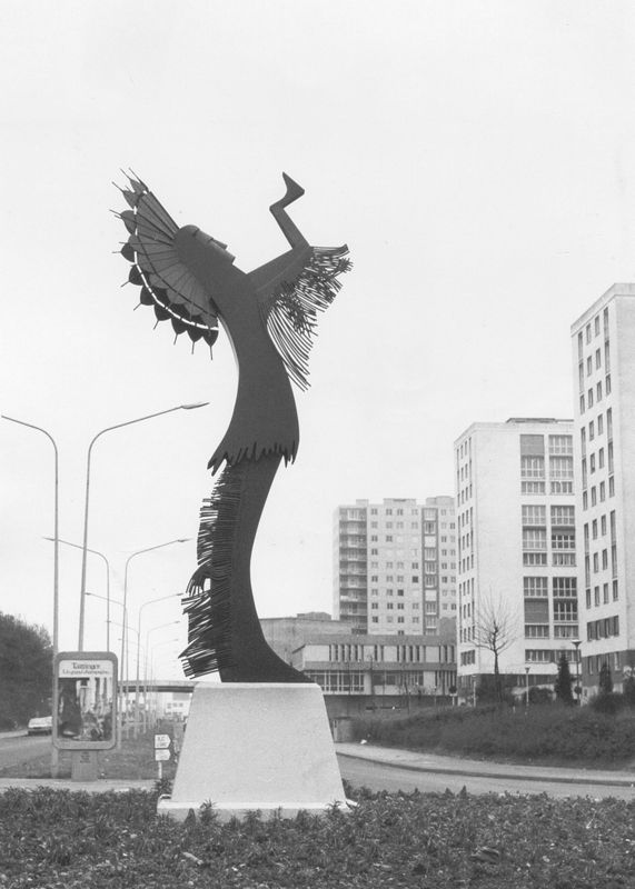 "Le gardien des plaines". Sculpture en fer blanc du sculpteur BlackBear Bosin, dit "Ours Noir". Archives du GEMAO. La Tribune d'Orléans N°36, 1977