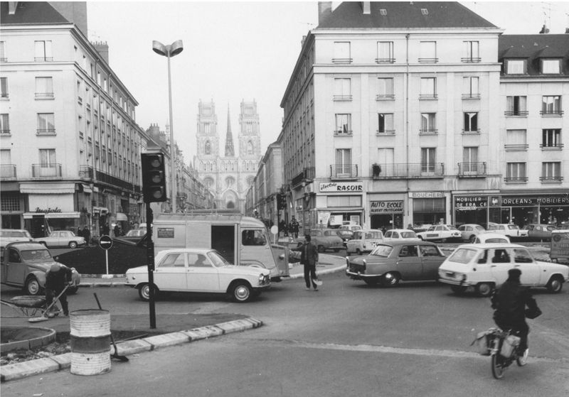 Orléans. Place du Général-de-Gaulle. Photographie. Sans date. Archives du GEMAO