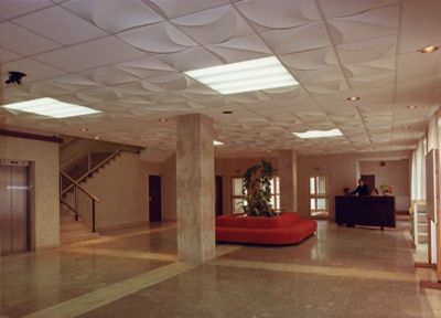 Centre municipal : hall d'accueil (3Fi883)